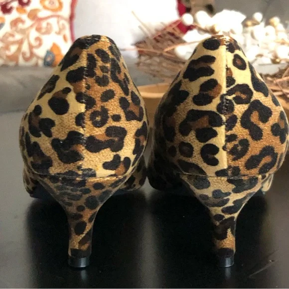 Bellini Bobcat Leopard Pointed Toe Kitten Heel - Picture 6 of 12